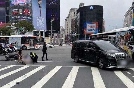 「阿法」西門町突左轉擊落機車　騎士噴飛20公尺受傷送醫