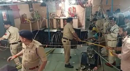 影/印度神廟地板突塌陷　35名教徒墜井亡