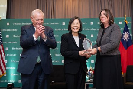 蔡英文獲頒全球領導力獎：獎項是向台灣人民致意