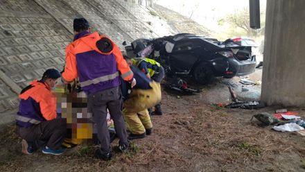 影/又是自撞車禍！這回更慘釀1死1傷　車身全毀魂斷嘉義台82線