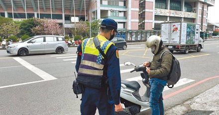 擺脫「行人地獄」惡名！「車不讓人」3/31起罰則加重　桃園警首日取締441件