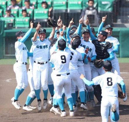 影/山梨學院首奪甲子園冠軍　總教練曝勝利秘訣：笑咪咪扮白臉