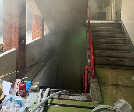 快訊/高雄立志中學發生火警！地下室失火濃煙狂竄　445名學生緊急疏散