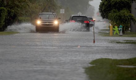 影/市區一片汪洋！南佛羅里達暴雨成災　美氣象局發佈最高等級洪水警報