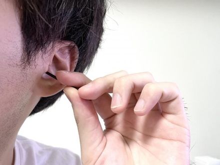 耳屎過多恐導致「聽力不良」！醫曝「4招」預防耳垢栓塞