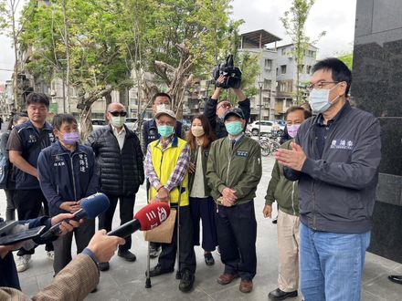 費鴻泰廣告「朋友還是老的好」　徐巧芯：戰將新的也不錯