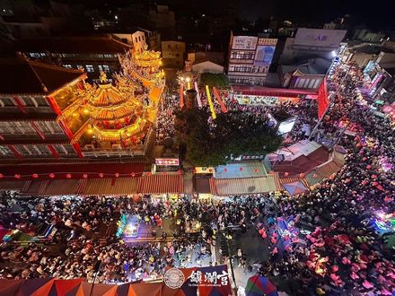 大甲媽遶境/寸步難行！大甲媽遶境10萬信徒參拜　聞救護車鳴笛聲道路秒淨空