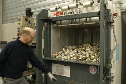 不能自稱香檳！比利時海關銷毀2352罐美國進口啤酒　全因「標籤不當」
