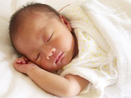 美男嬰出生竟帶有「帶毛龜殼」在背上　醫：新生兒發生率約1%