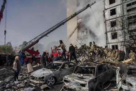 俄羅斯23枚飛彈襲烏克蘭3城至少19人罹難　母親緊抱2歲孩命喪瓦礫堆