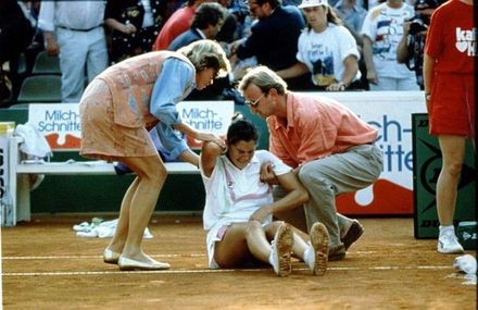 30年前這一刀！前女網球后「背後濺血倒地」　網壇史上最黑暗一天