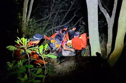 攀登波津加山出意外！70歲男跌落3米深石縫　警消連夜搶救