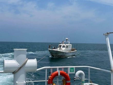 影/海釣船10天內兩度故障　漂流「客輪航道」海巡隊救援成功
