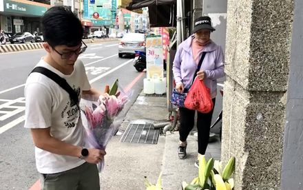 悲傷母親節！台南3歲女童來不及長大車禍亡母重傷　民眾自發性到場獻花