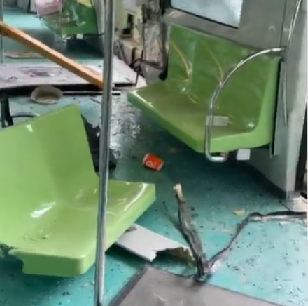 影/怵目驚心！旅客分享台中捷運第一手畫面　車廂內如災難片現場