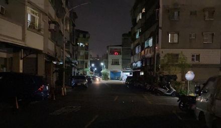 快訊/高雄鳳山部分地區再度「路燈全暗」　台電緊急搶修復電