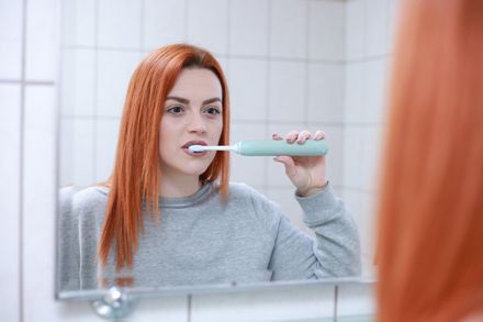 先吃早餐or先刷牙？用牙膏才乾淨？研究：乾刷牙竟除更多牙菌斑