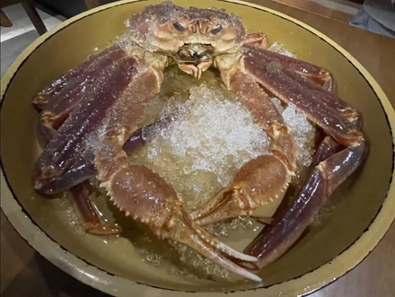台中海產店「活蟹價賣死螃蟹」！爆料女客反遭店家公審：吃很開心不是？