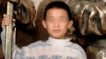 10歲童離奇失蹤20天尋獲遺體  疑遭生母繼父殺害「埋入他人墳墓」