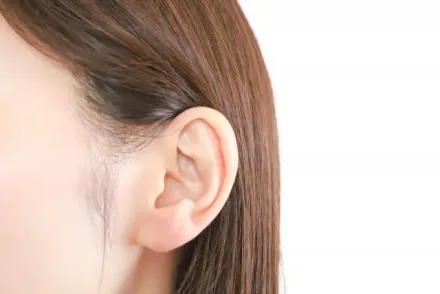 耳朵癢是耳屎太多？專家揭「6大原因、4招緩解」一次看