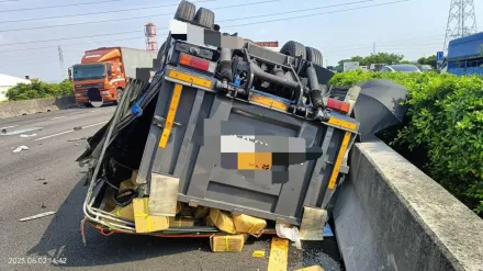 國1彰化段4車連環撞　小貨車夾爛、駕駛拋飛車外當場慘死