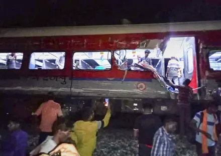 印度東部火車相撞！至少120死、850多人受傷