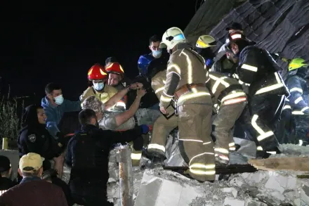 烏克蘭第聶伯羅遭俄羅斯飛彈擊中　民宅倒塌多人受困