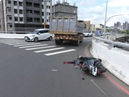 離大車遠一點！砂石車疑「死亡內輪差」釀禍　女騎士頭顱遭壓送醫不治