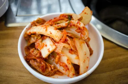 南韓餐廳「回收小菜再端上桌」　遭警抓包竟辯稱：煮過沒關係