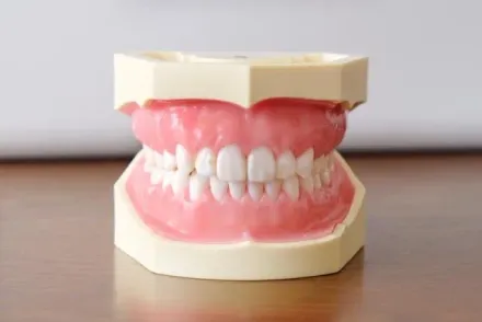 磨牙、咬冰塊原因不單純？醫呼籲早檢查看「這幾科」防牙齒、顳顎關節受傷！