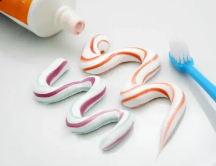 天天刷的牙膏恐藏「致癌風險」！醫曝「3成分」應避免選購