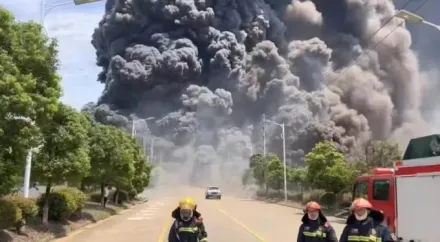 影/炸出「巨大濃黑蘑菇雲」！江西化工廠爆炸　官方：暫無傷亡報告