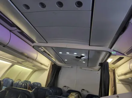 飛行突遇亂流釀7傷　夏威夷航空乘客遭拋飛「撞破機艙天花板」