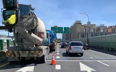 台65線上班尖峰時段5車追撞！大貨車疑追尾釀禍　交通一度受阻癱瘓