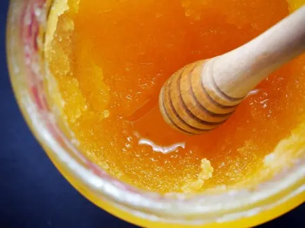 蜂蜜「結晶」還能吃嗎？專家解答出現「3變化」恐遭汙染別吃了！