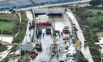 影/韓國水淹地下道意外增至13死　路面大量泥漿覆蓋救援人員寸步難行