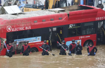 南韓暴雨巴士地下道滅頂　罹難者最後通話內容曝