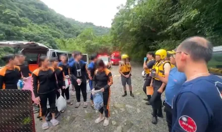 影／午後山區豪雨　花蓮溯溪民眾受困　警消出動營救所幸無人傷亡