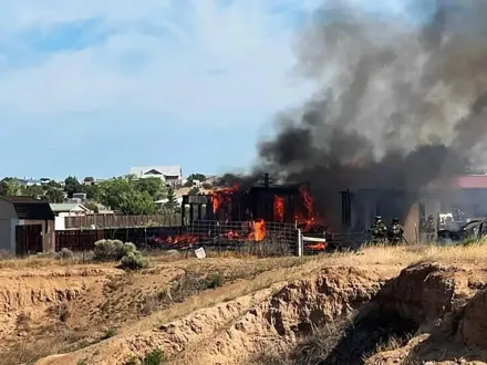 影/新墨西哥州小飛機撞民宅炸成火球　飛行員當場死亡