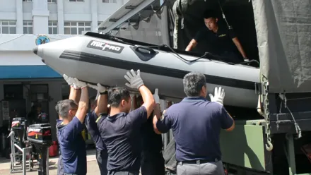 海軍超前部署！派兩棲突擊車預置台南屏東　膠舟、抽水機隨時待命