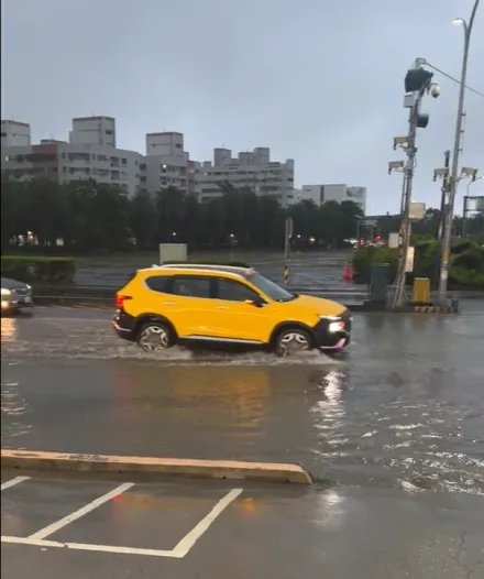 杜蘇芮災情/颱風雨灌台東市區大淹水　居民驚呼：已20年沒淹這麼嚴重