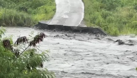 杜蘇芮災情/濁水溪挾大雨沖毀南投砂石便橋、便道　幸無人車受困