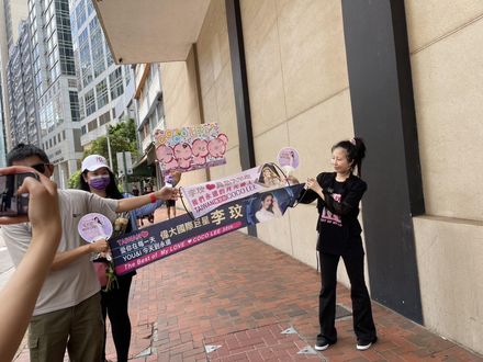 李玟告別式/台灣粉絲訂製應援橫幅奔香港…坦言「哭1個禮拜」：活在我們心中