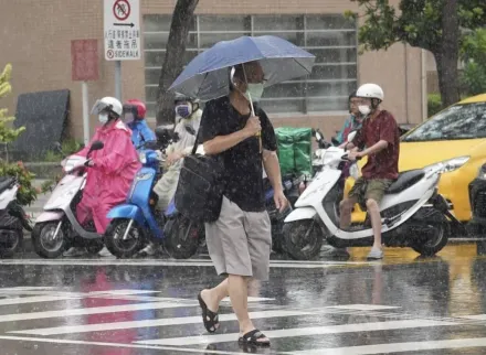 比雙颱更要注意！「這地區」明、後天恐降下致災大雨　吳德榮：下周雨區擴大