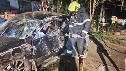 中潭公路死亡車禍！轎車失控連3撞　駕駛受困車內亡