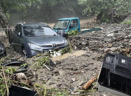汽車被爛泥推著走！卡努颱風超大豪雨襲南投　仁愛鄉累積雨量破500毫米