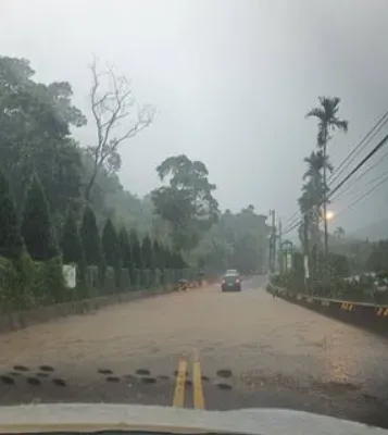 快訊/苗栗三義大豪雨狂炸淹水一級警戒！　今上午「10點起」停班停課