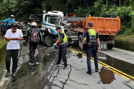 影/南投水里砂石車對撞！跨雙黃線的沒事、害他身體擠壓變形慘死