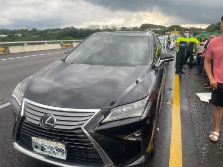 影/下雨天未保安距！國三「13車連環撞」　5人輕傷送醫