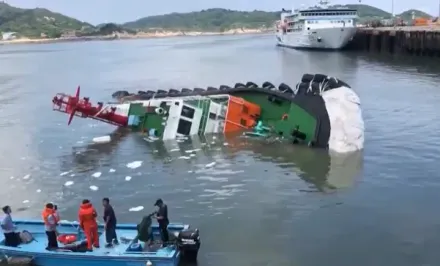 快訊/馬祖港邊「船撞船」！拖駁船疑遭撞新台馬輪　20分鐘後沉水裡